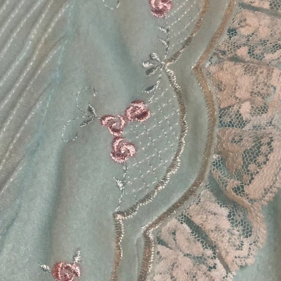 Gillian O’Malley Blue Embroidered Lace Trim Rolled Collar Long Sleeve Robe - Picture 3 of 7